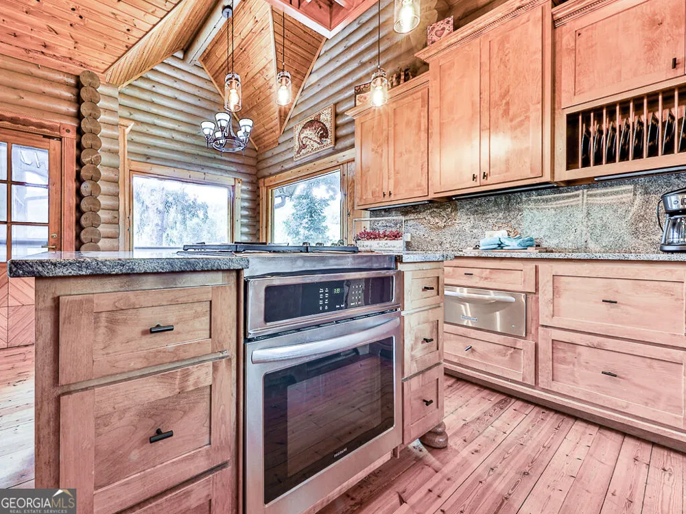 201 Mountainside PKWY Ellijay, GA 30536