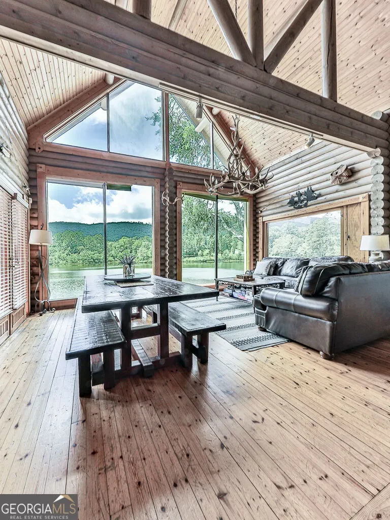 201 Mountainside PKWY Ellijay, GA 30536