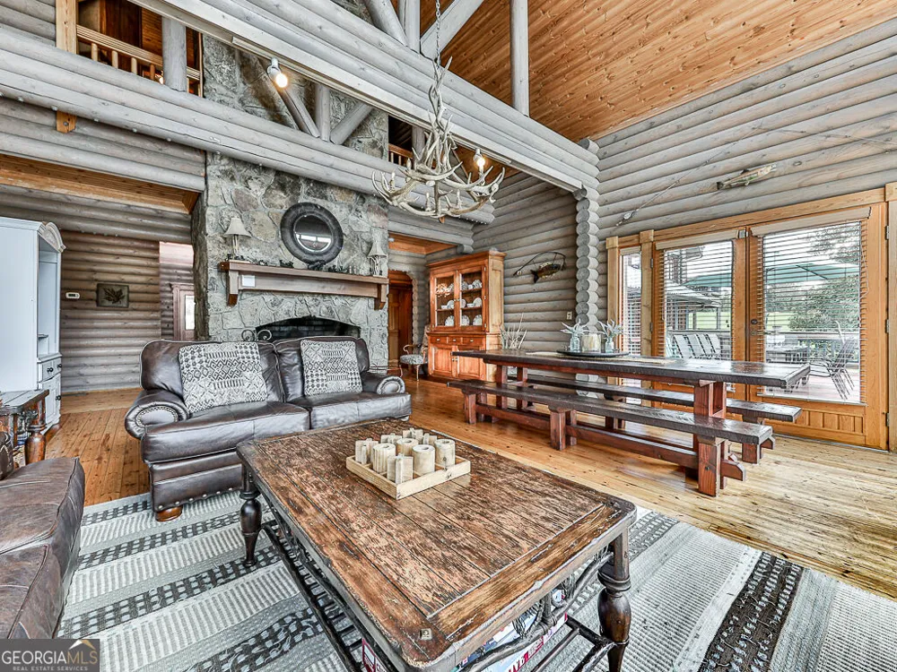 201 Mountainside PKWY Ellijay, GA 30536