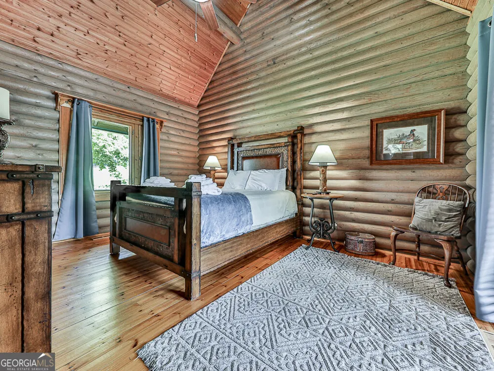 201 Mountainside PKWY Ellijay, GA 30536
