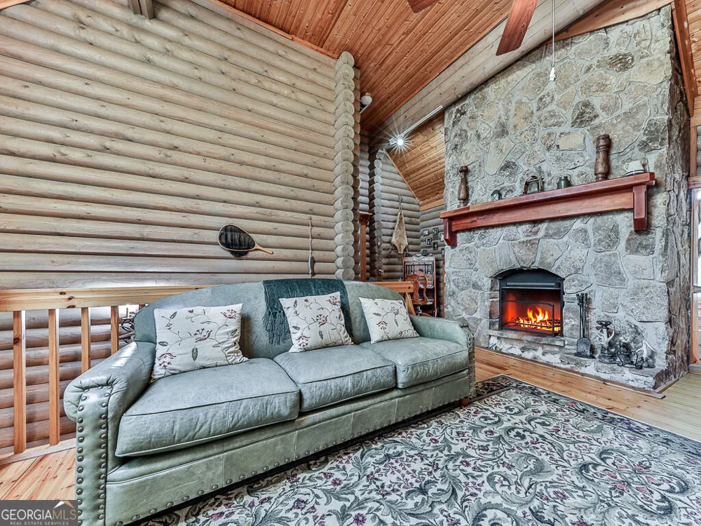 201 Mountainside PKWY Ellijay, GA 30536