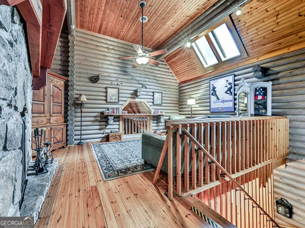 201 Mountainside PKWY Ellijay, GA 30536