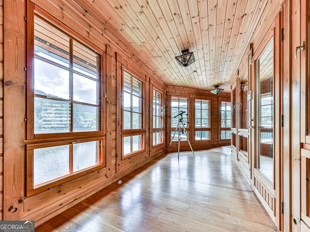 201 Mountainside PKWY Ellijay, GA 30536