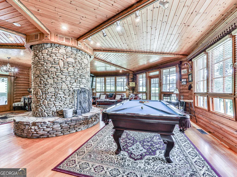 201 Mountainside PKWY Ellijay, GA 30536
