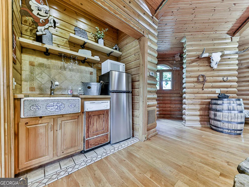 201 Mountainside PKWY Ellijay, GA 30536