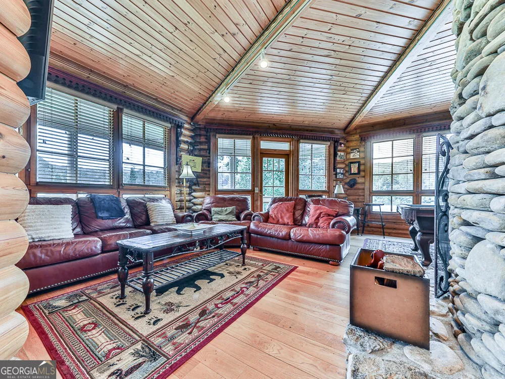 201 Mountainside PKWY Ellijay, GA 30536
