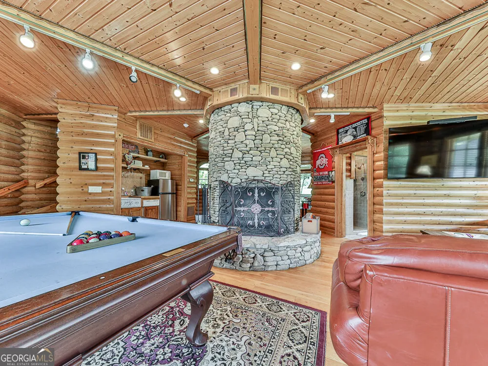 201 Mountainside PKWY Ellijay, GA 30536