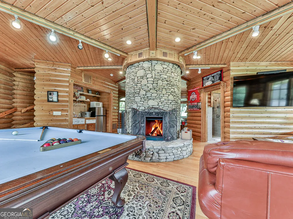 201 Mountainside PKWY Ellijay, GA 30536