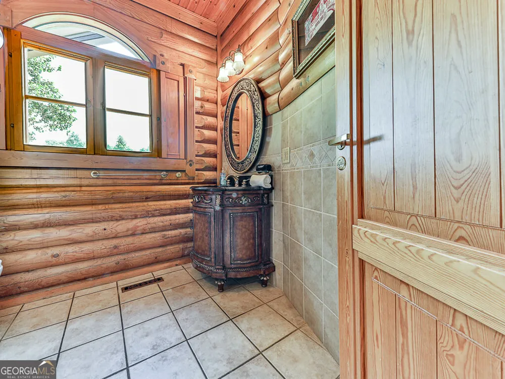 201 Mountainside PKWY Ellijay, GA 30536