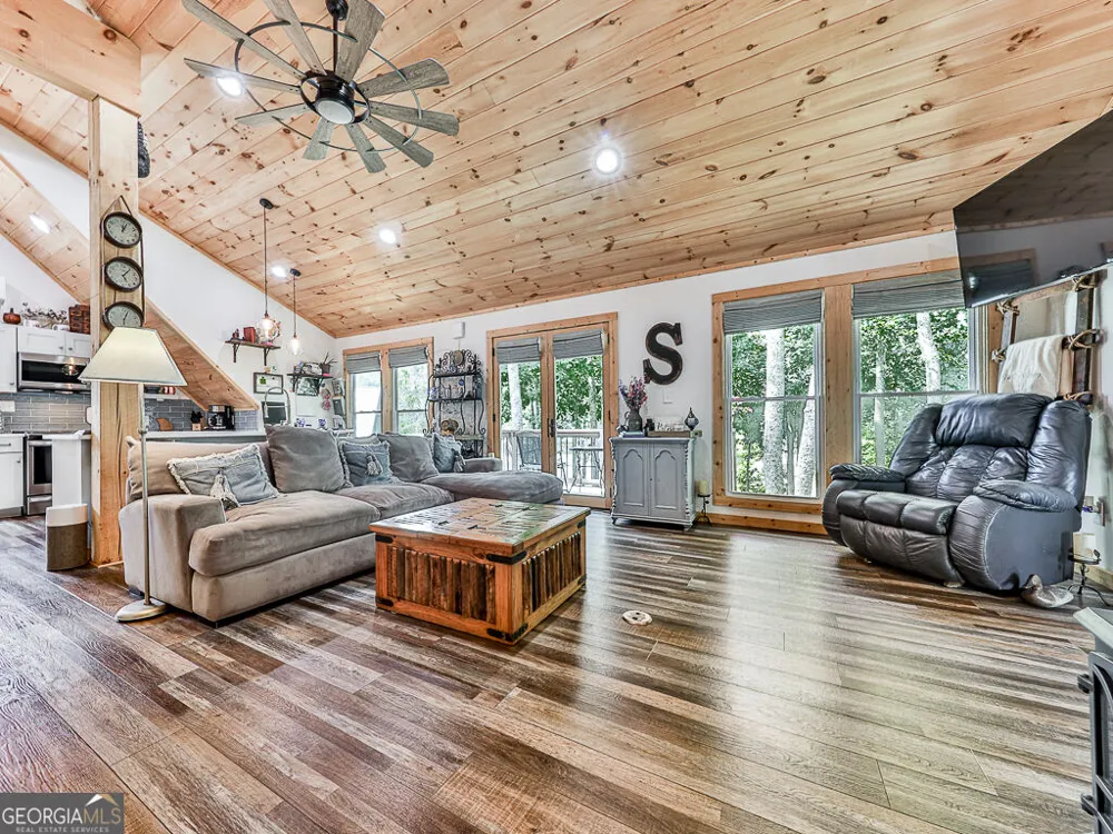 201 Mountainside PKWY Ellijay, GA 30536