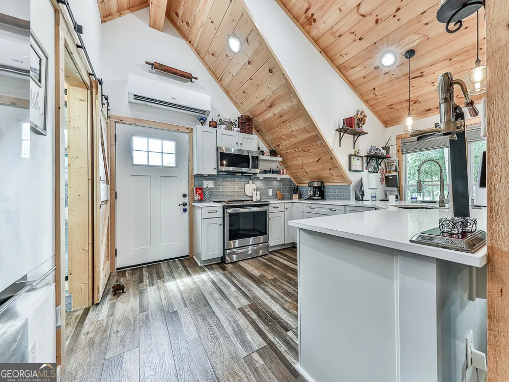 201 Mountainside PKWY Ellijay, GA 30536