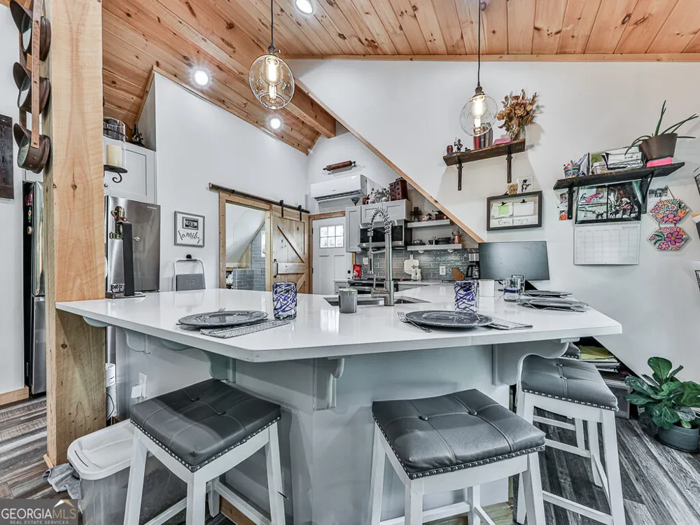 201 Mountainside PKWY Ellijay, GA 30536