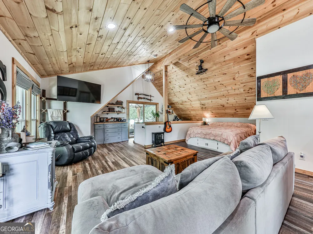 201 Mountainside PKWY Ellijay, GA 30536