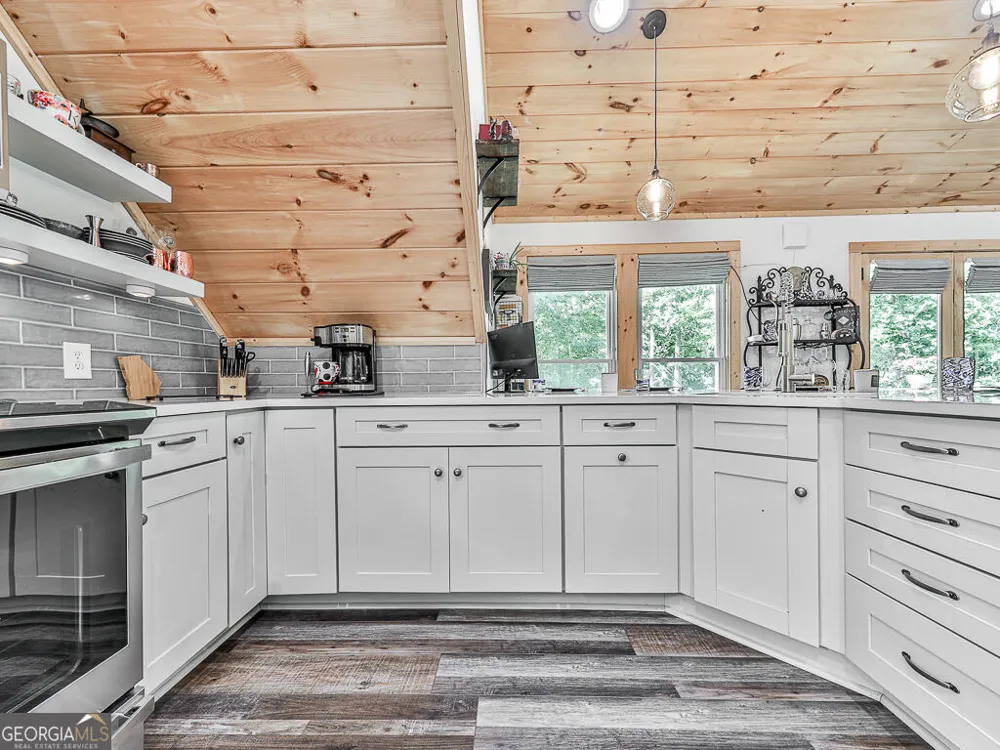 201 Mountainside PKWY Ellijay, GA 30536