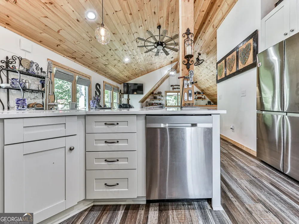 201 Mountainside PKWY Ellijay, GA 30536