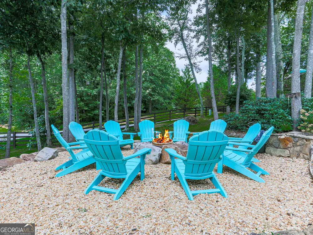 201 Mountainside PKWY Ellijay, GA 30536