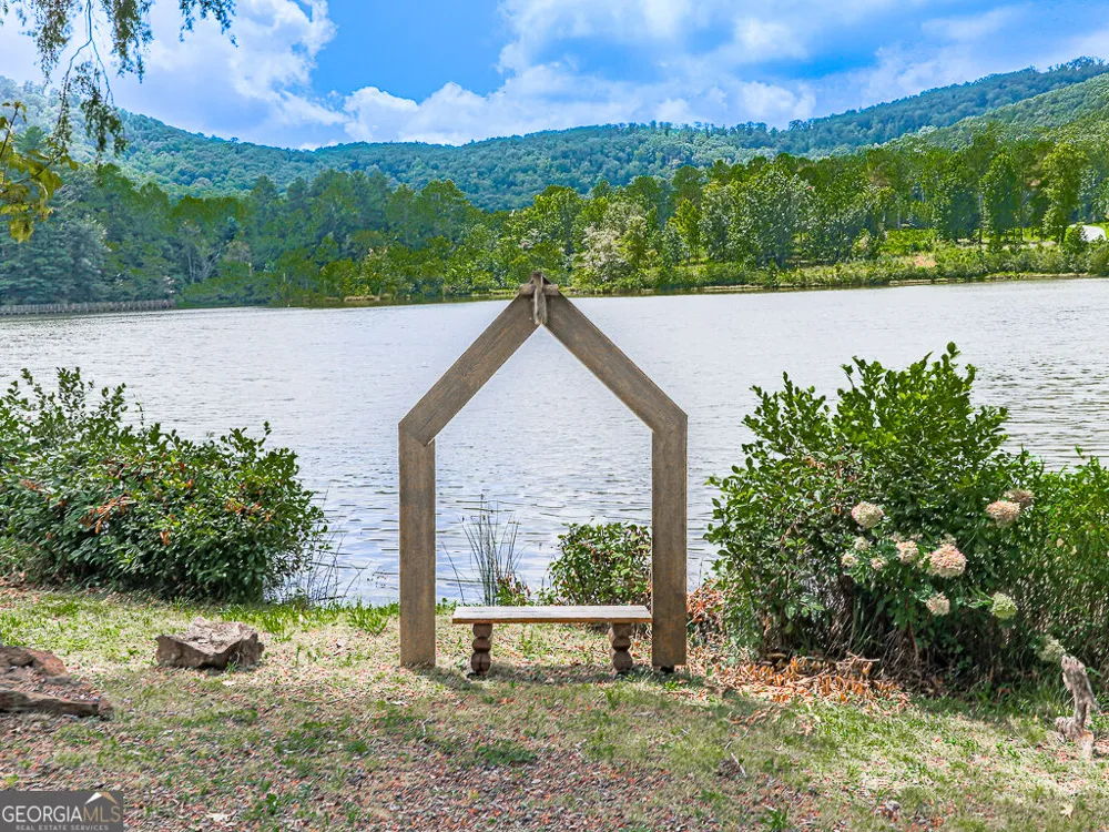 201 Mountainside PKWY Ellijay, GA 30536