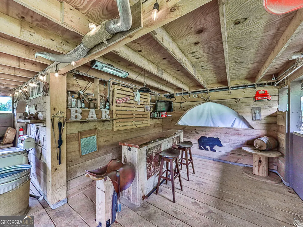 201 Mountainside PKWY Ellijay, GA 30536