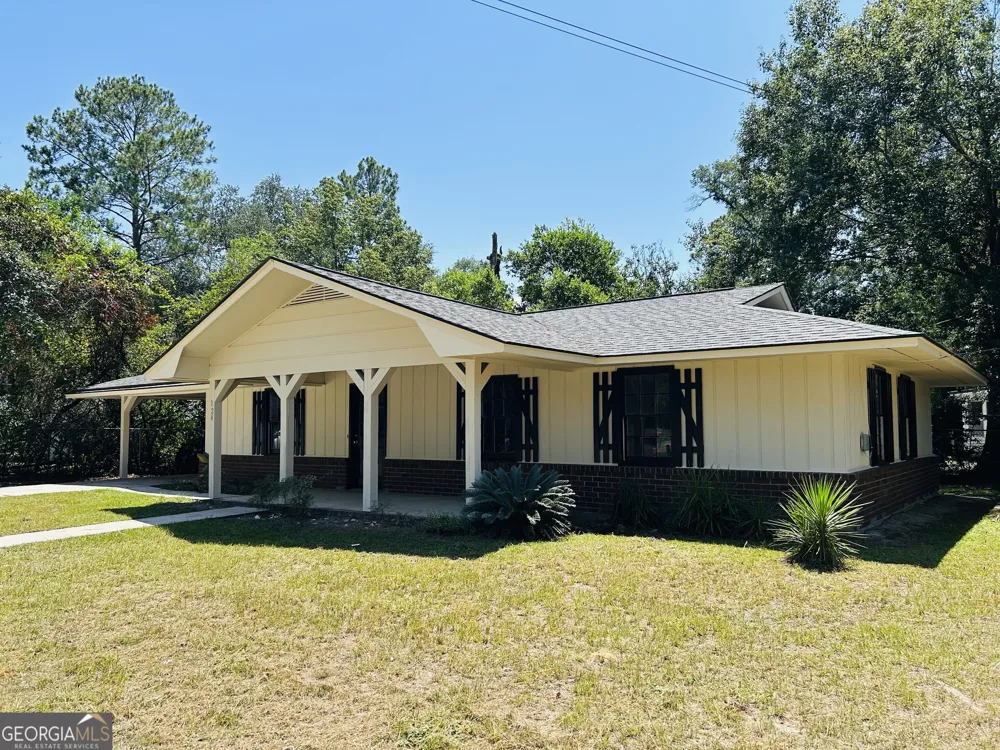 124 Alexander AVE Reidsville, GA 30453