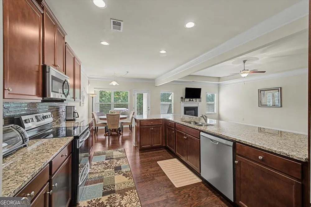43 Stateley Oaks DR SE Cartersville, GA 30120
