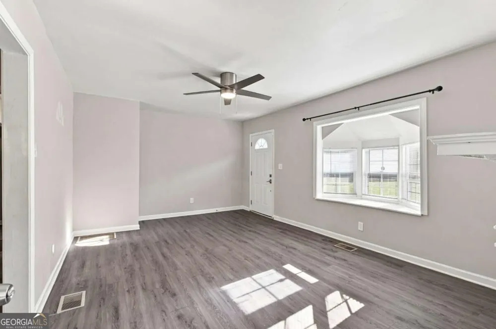 1357 Lorenzo DR SW Atlanta, GA 30310