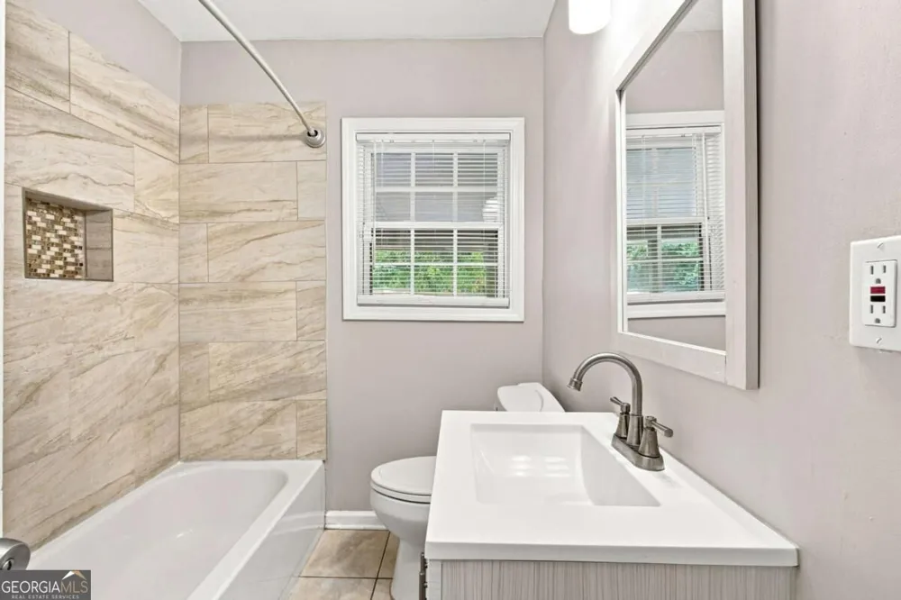 1357 Lorenzo DR SW Atlanta, GA 30310