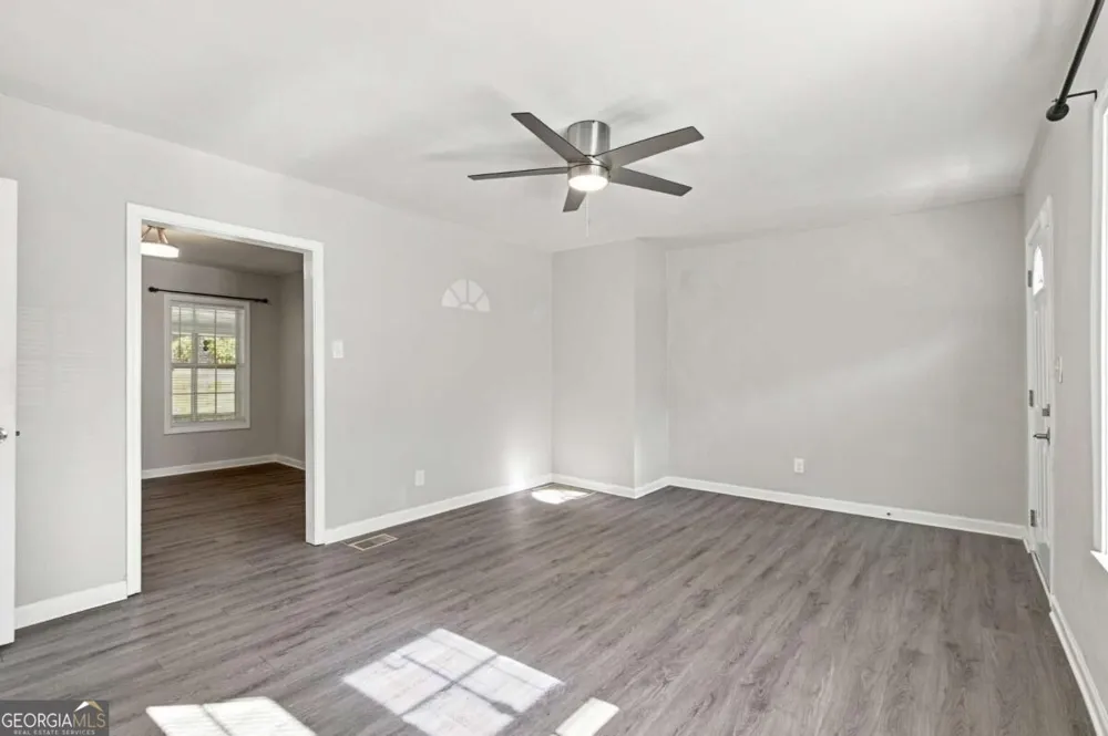 1357 Lorenzo DR SW Atlanta, GA 30310