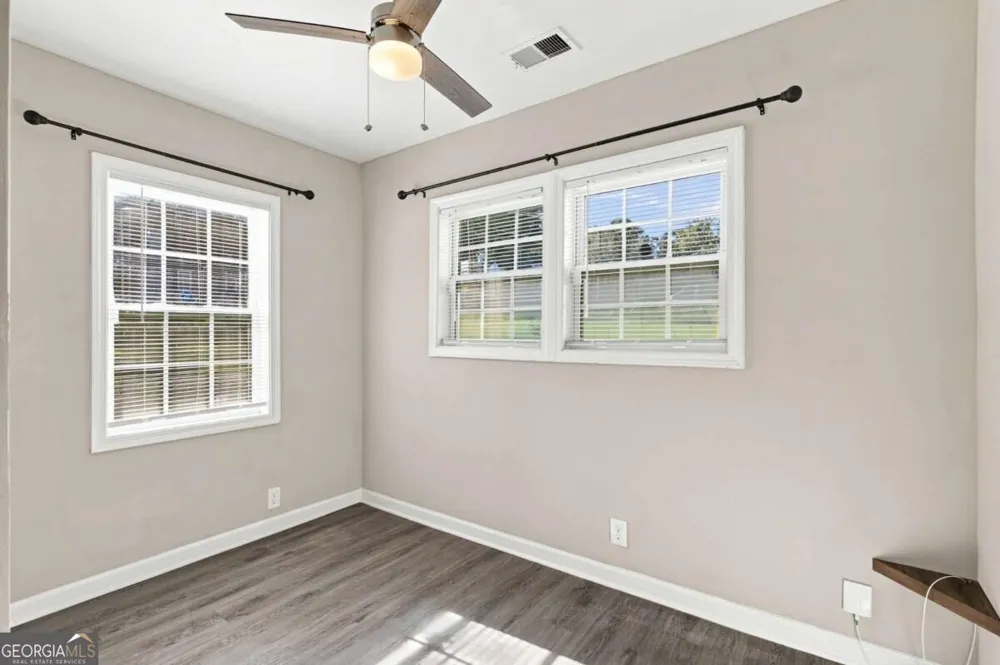 1357 Lorenzo DR SW Atlanta, GA 30310
