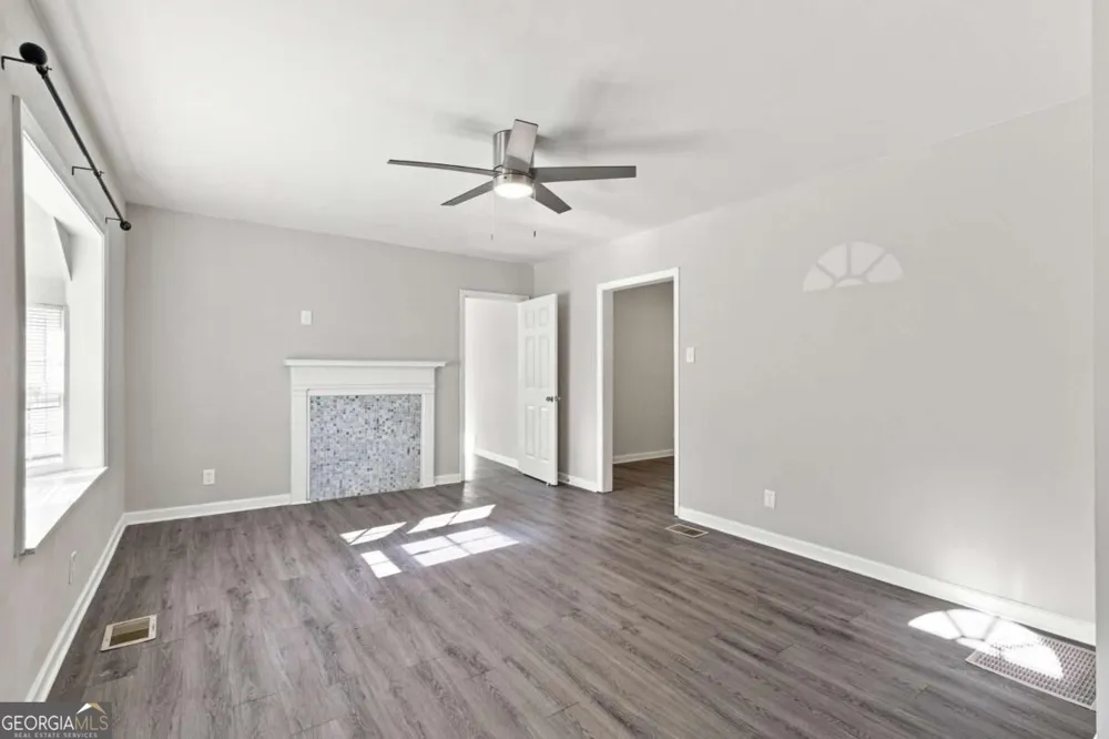 1357 Lorenzo DR SW Atlanta, GA 30310