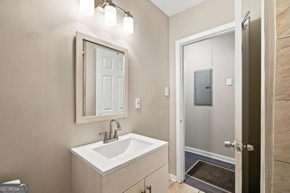 1357 Lorenzo DR SW Atlanta, GA 30310