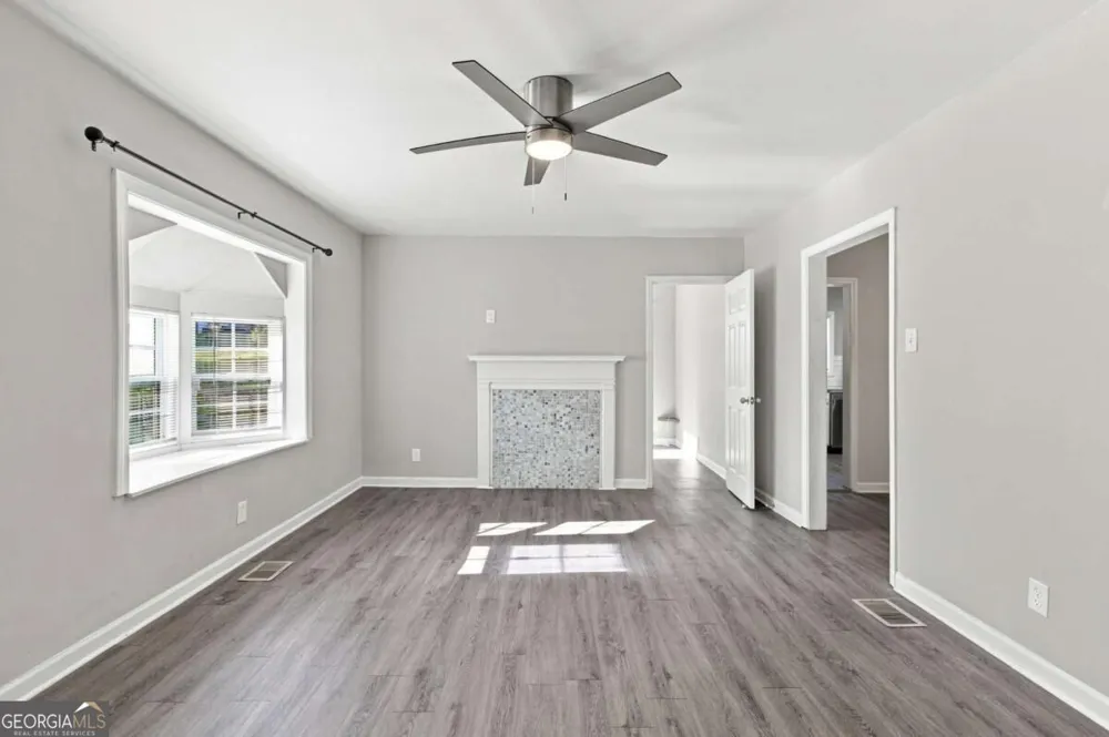 1357 Lorenzo DR SW Atlanta, GA 30310