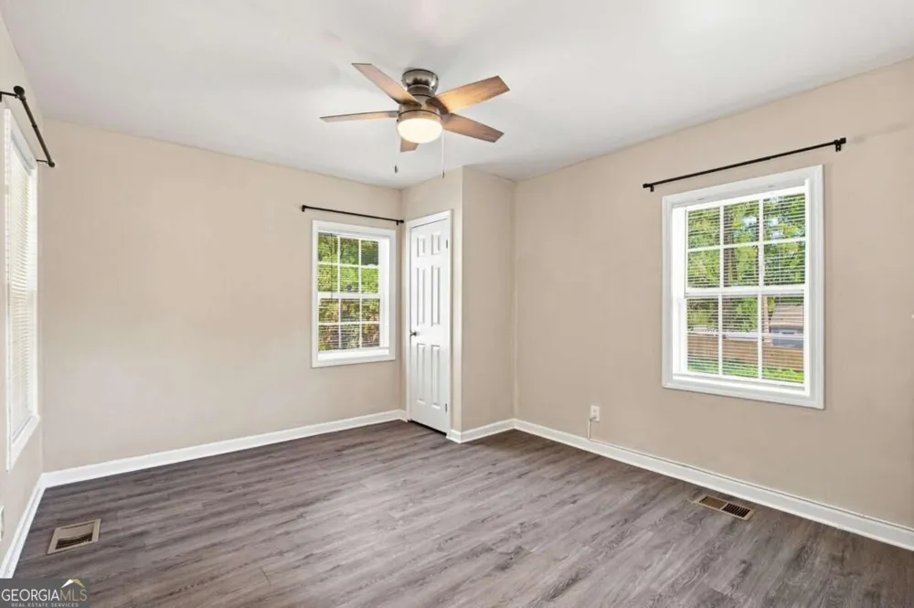 1357 Lorenzo DR SW Atlanta, GA 30310