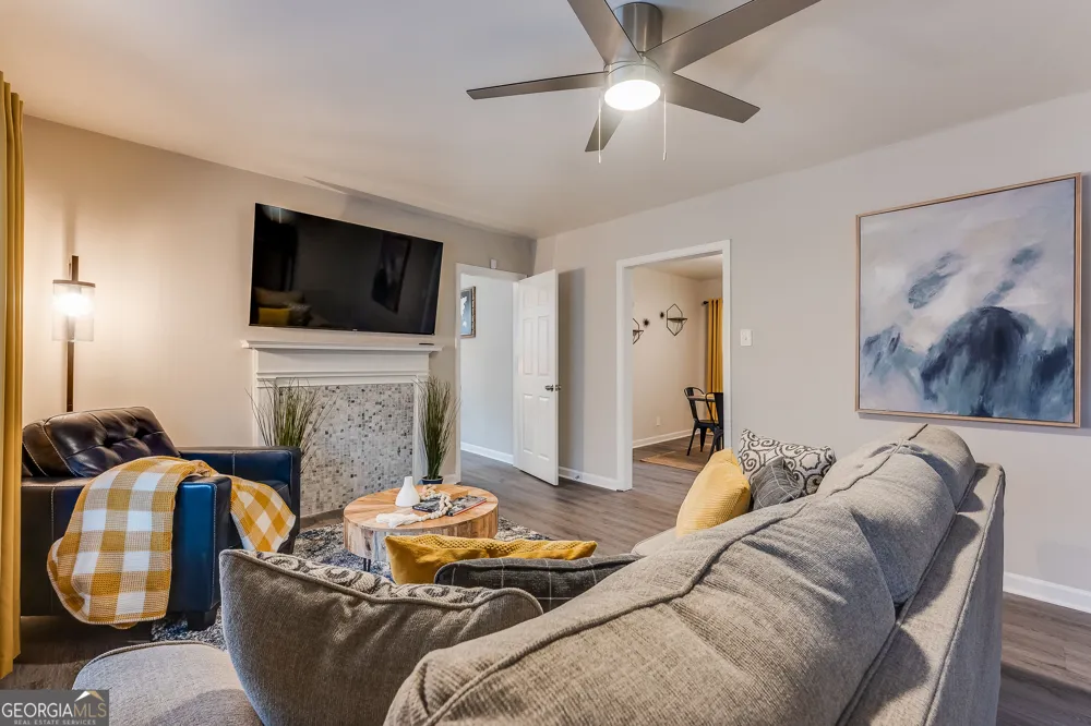 1357 Lorenzo DR SW Atlanta, GA 30310