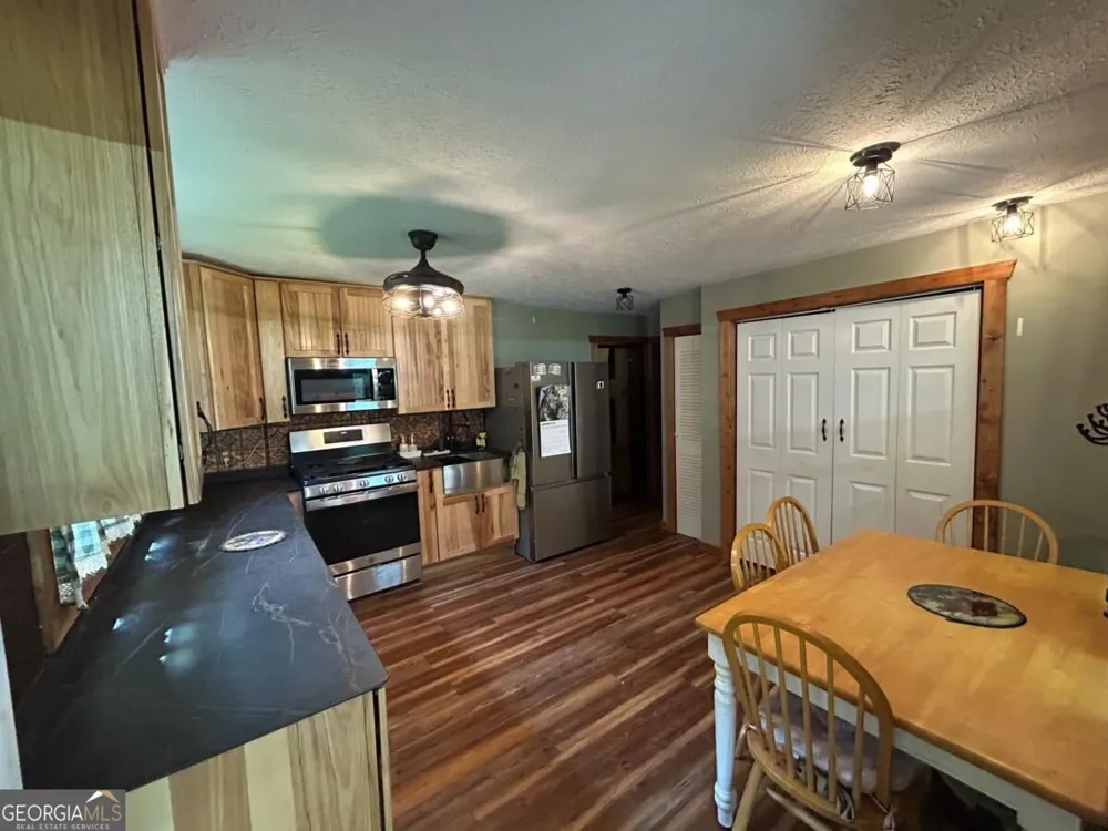 581 N Garrett Branch RD Ellijay, GA 30536