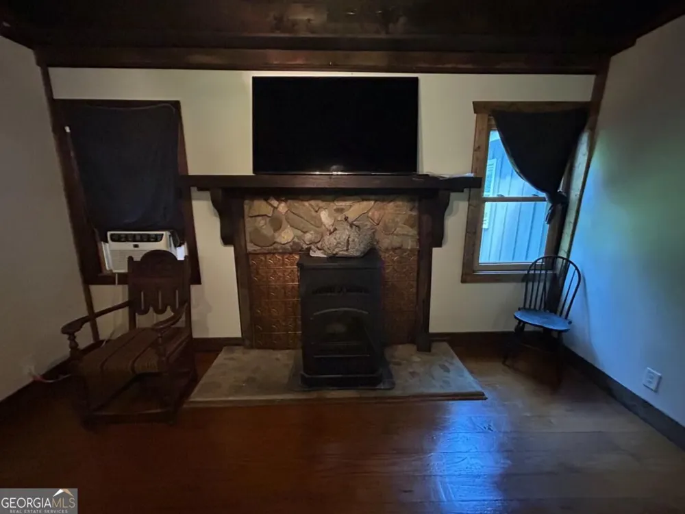 581 N Garrett Branch RD Ellijay, GA 30536