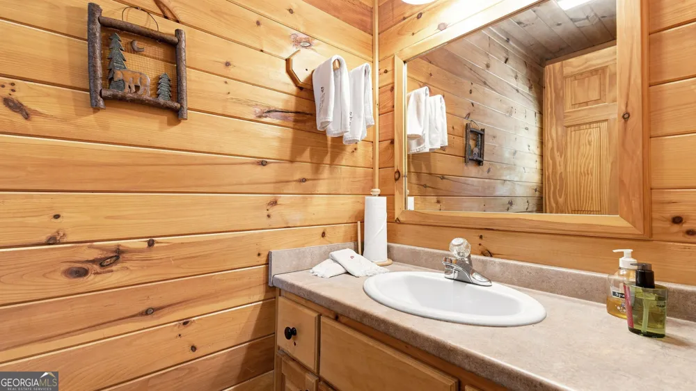 84 Charlotte DR Morganton, GA 30560