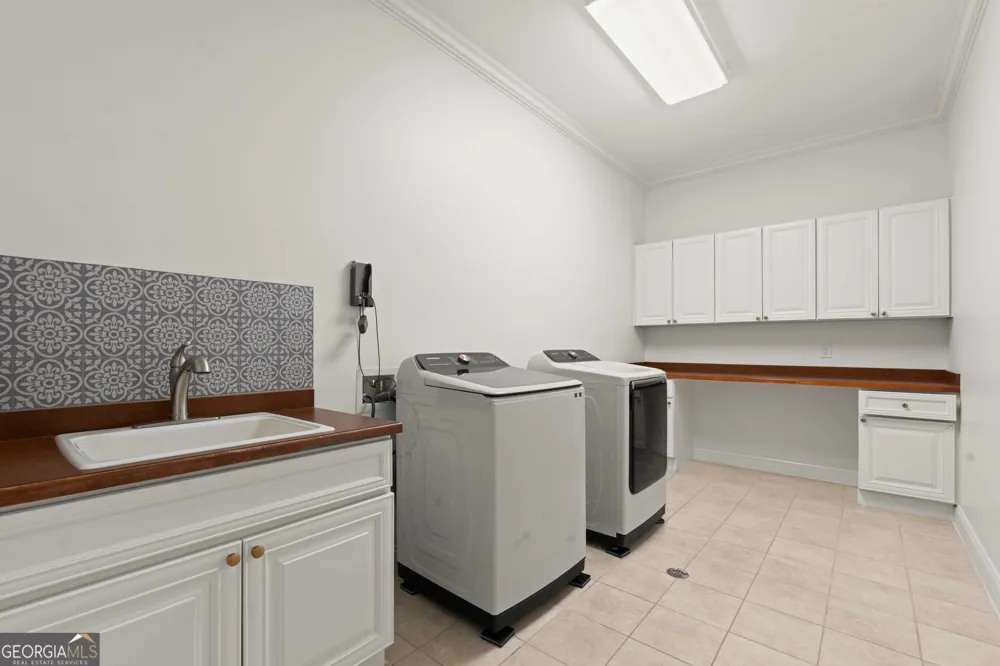 1686 Montcliff CT Decatur, GA 30033