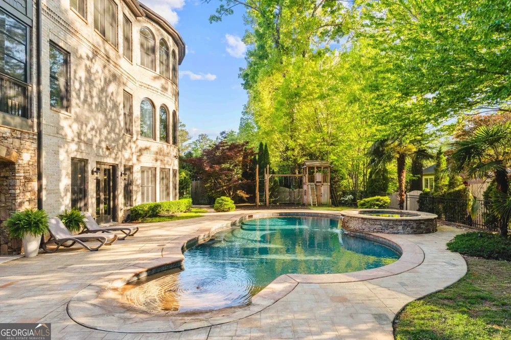 1686 Montcliff CT Decatur, GA 30033