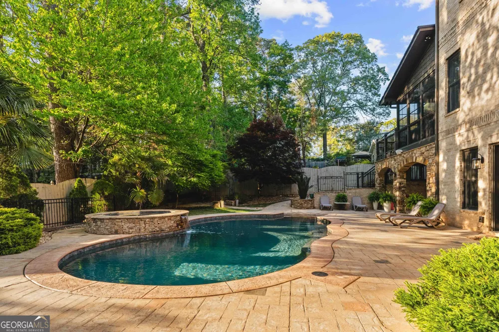 1686 Montcliff CT Decatur, GA 30033