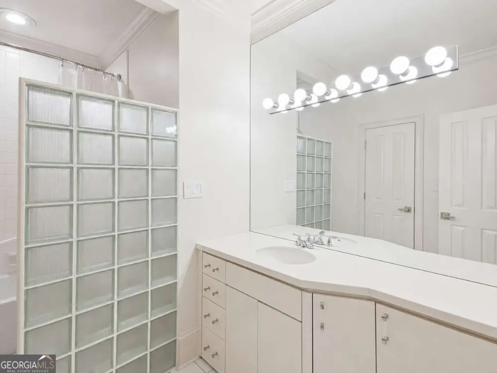 2960 Pharr Court South NW Atlanta, GA 30305