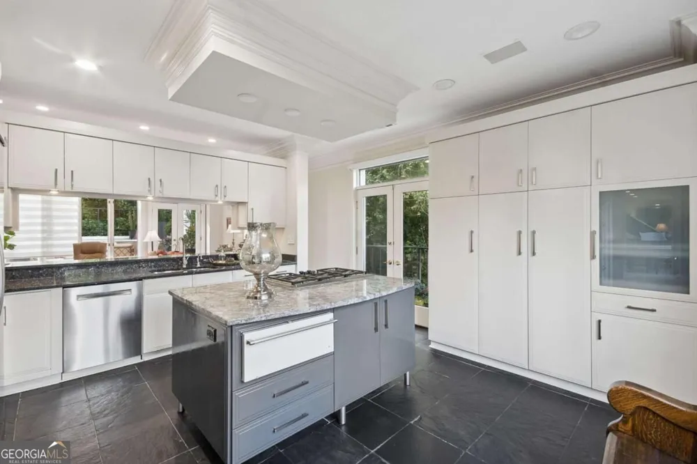 2960 Pharr Court South NW Atlanta, GA 30305