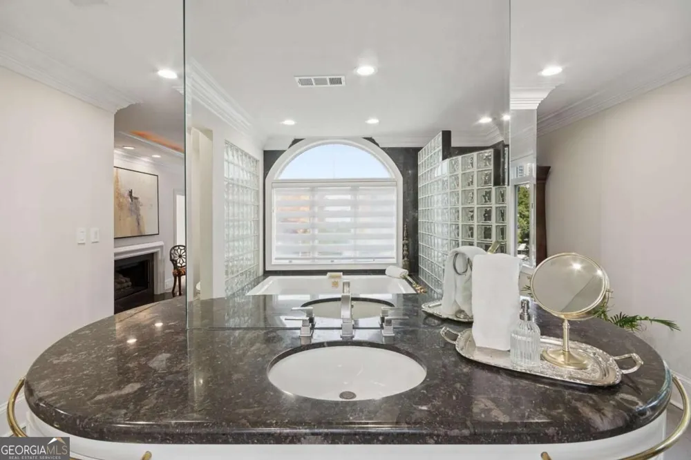 2960 Pharr Court South NW Atlanta, GA 30305