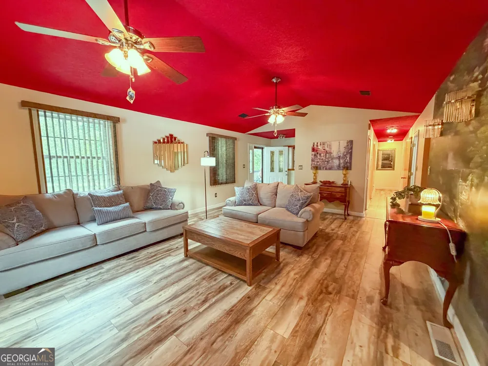 20 Hickory Forest LN NW Kingston, GA 30145