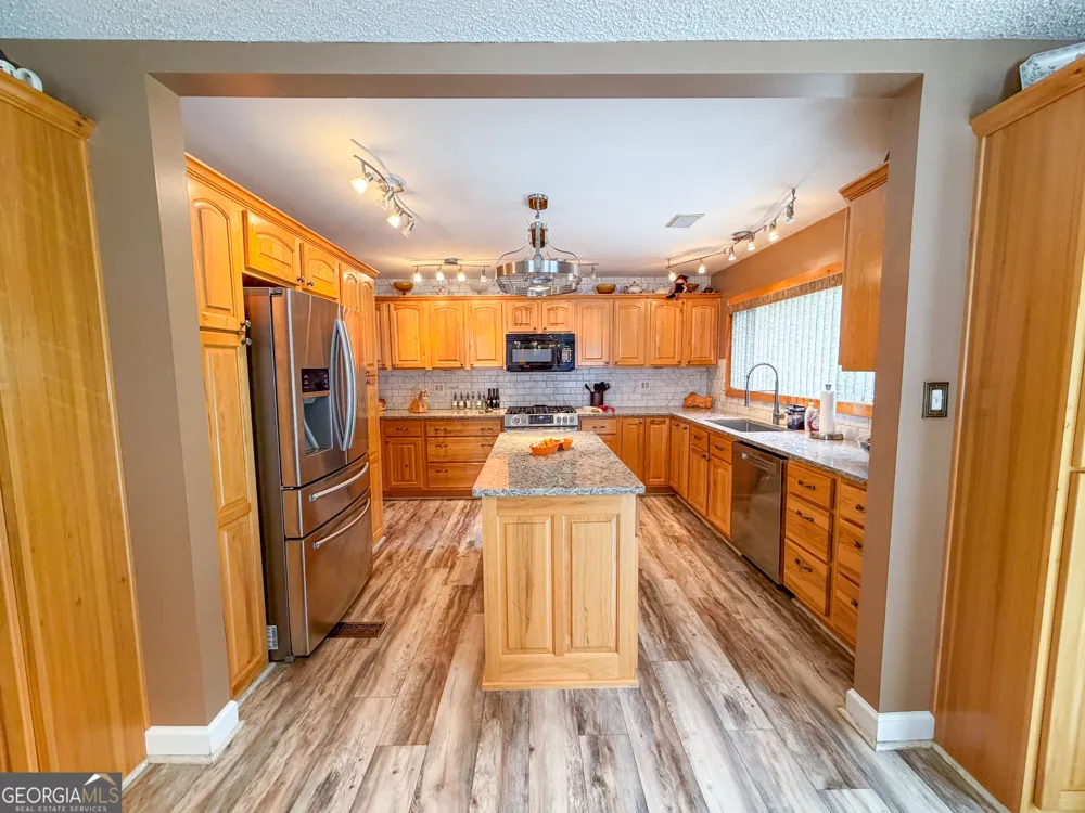20 Hickory Forest LN NW Kingston, GA 30145