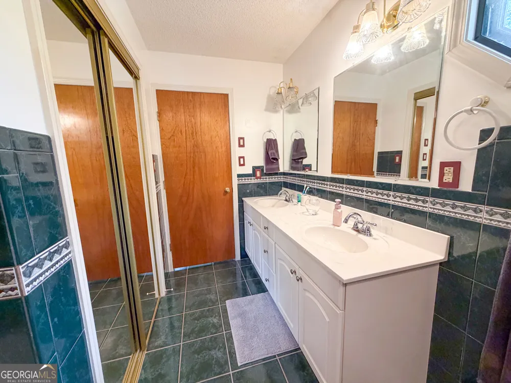 20 Hickory Forest LN NW Kingston, GA 30145