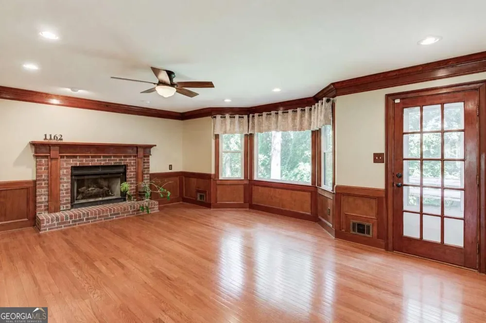 1162 Melton DR SW Lilburn, GA 30047