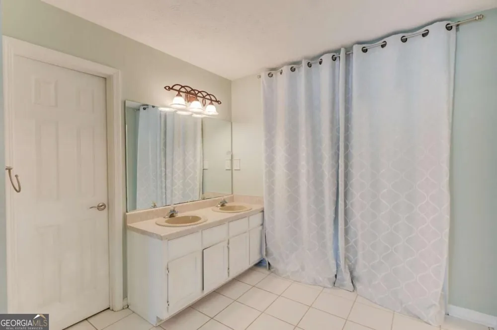 1162 Melton DR SW Lilburn, GA 30047