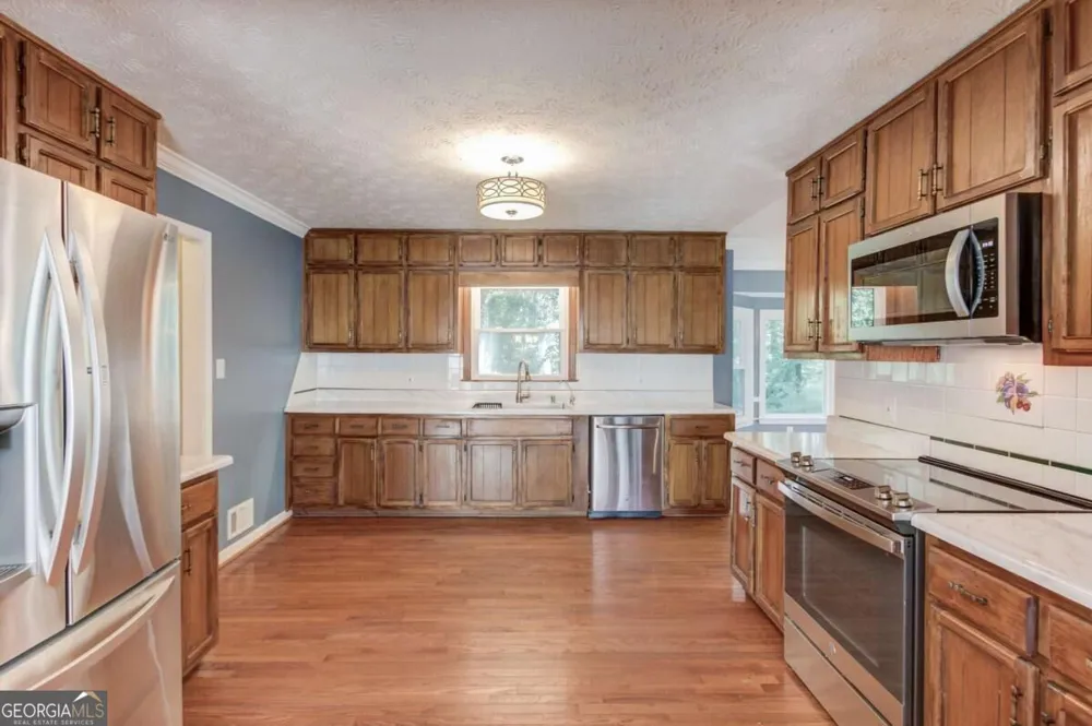 1162 Melton DR SW Lilburn, GA 30047