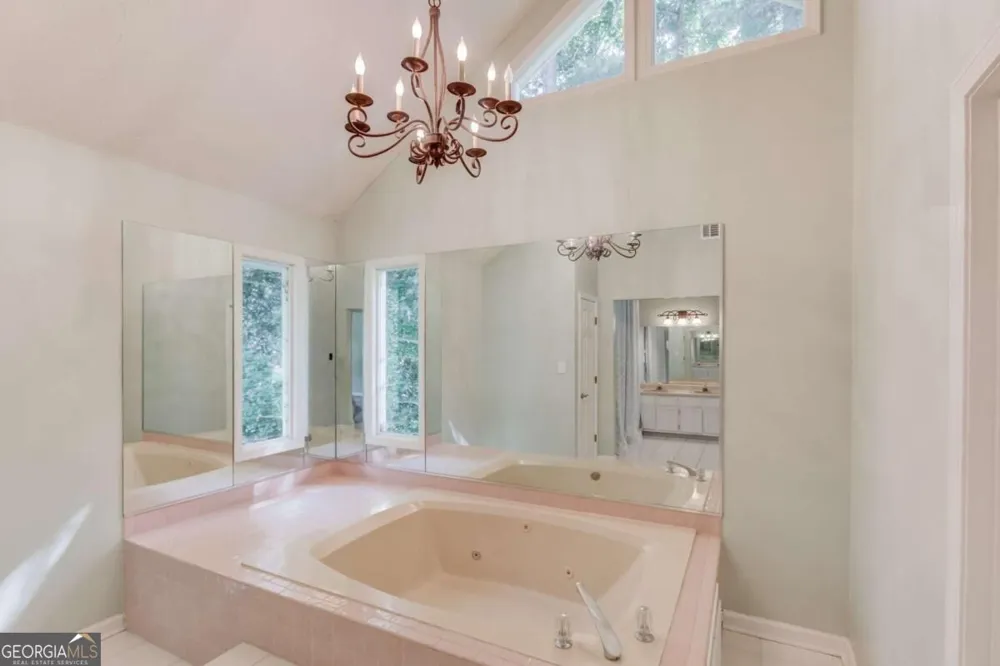 1162 Melton DR SW Lilburn, GA 30047