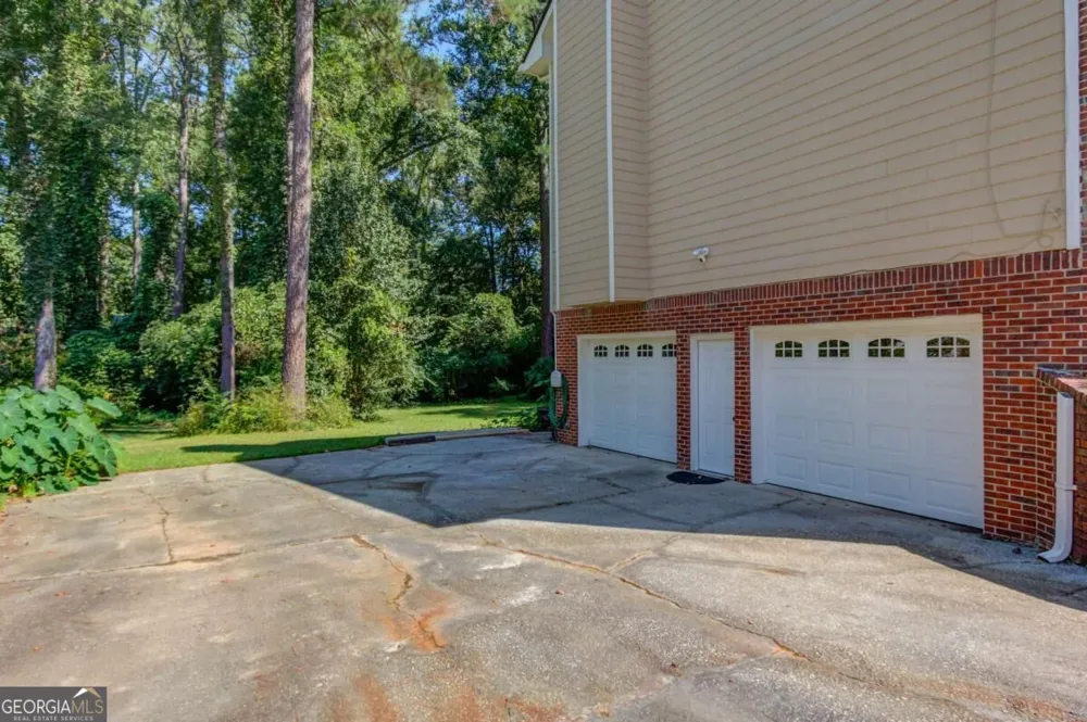 1162 Melton DR SW Lilburn, GA 30047